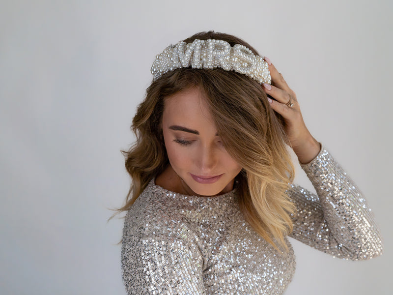“Mrs” Headband – Chic Bridal Hair Accessory for Wedding & Hen Party