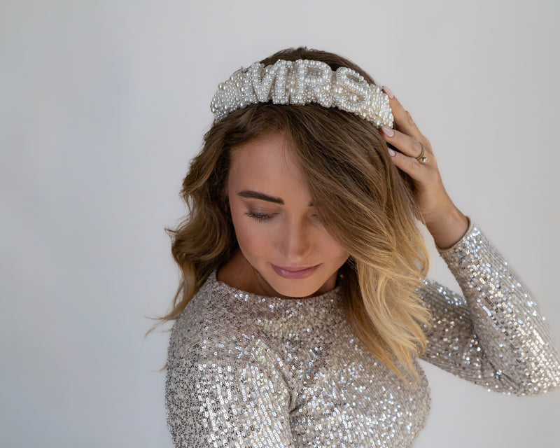“Mrs” Headband – Chic Bridal Hair Accessory for Wedding & Hen Party