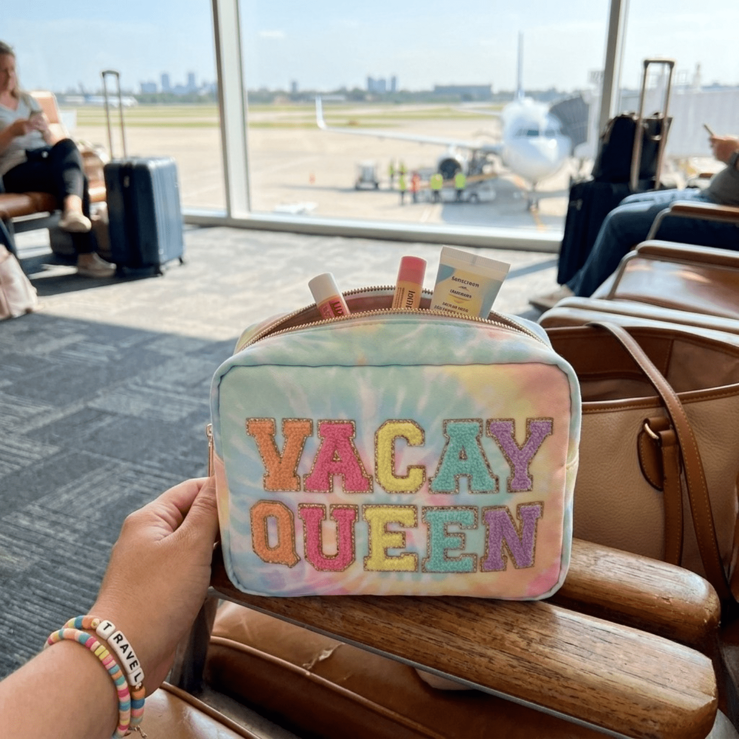 “Vacay Queen" Large Pouch, Tie Dye - The Happy Tribe